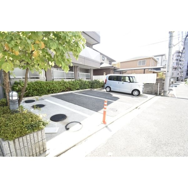 	collection諏訪ノ森の駐車場