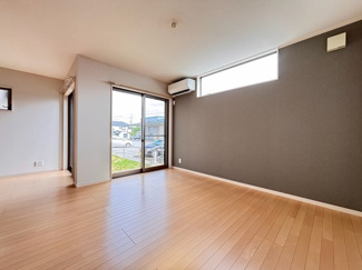 【居間・リビング】 | 若葉区愛生町中古戸建 | 室内も大変綺麗な状態で、お使い頂けます！