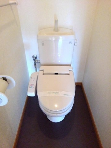 【トイレ】 | ルミ・ドゥ・カプージョ | 落ち着いた色調のトイレです