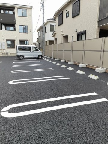 ハピネスの駐車場