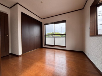【洋室】 | 四街道市和良比中古戸建 | 使い方に柔軟性があり、個室としても趣味の部屋としても利用可能です。
シンプルで温かみのあるデザインで、ゆったりと過ごせます！