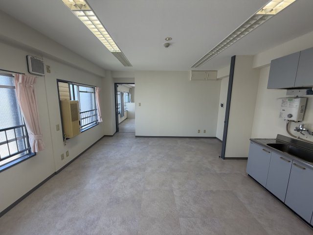 HS　buildingのロビー