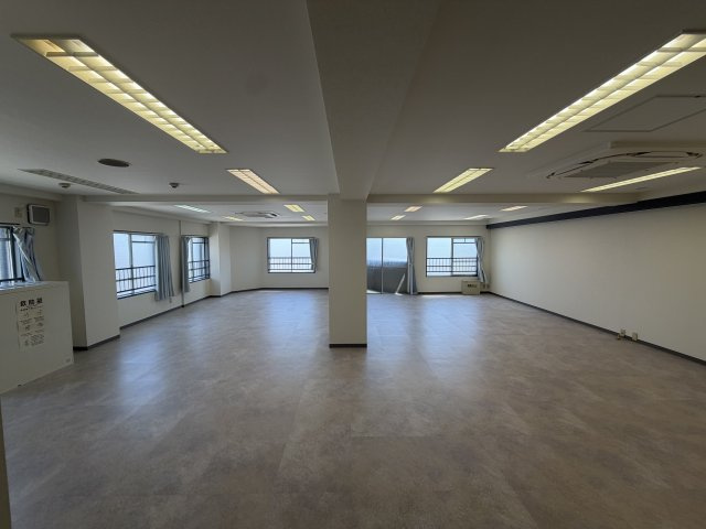 HS　buildingのロビー