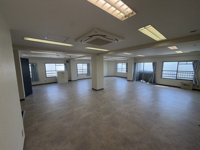 HS　buildingのロビー
