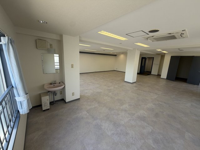 HS　buildingのロビー