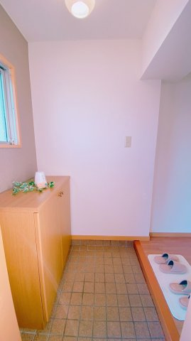 フォーシーズン御幸山の玄関|明るい玄関です