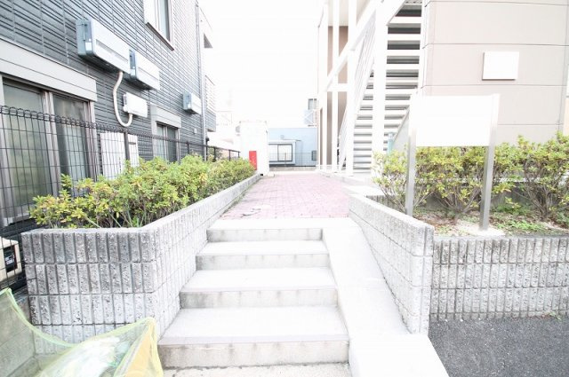 プレゾンのエントランス|ゆとりのあるエントランスです