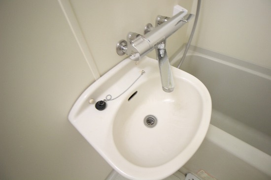 プレゾンの洗面所|明るい洗面所です