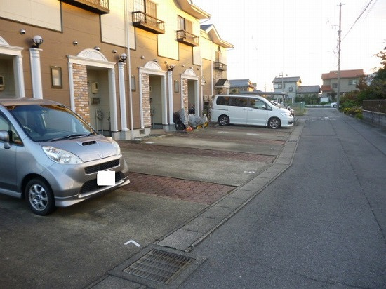 エランドールＢのエントランス|ゆとりのあるエントランスです
