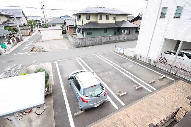 四季 悠の駐車場|車をお持ちの方に嬉しい駐車場付きの物件です