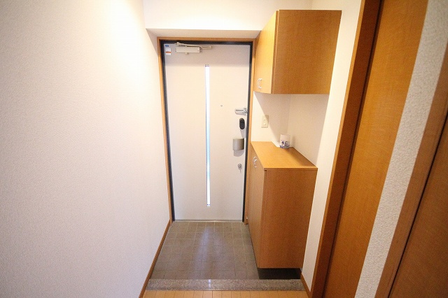 メトロ扶桑の玄関|明るい玄関です