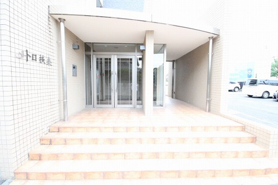 メトロ扶桑のエントランス|建物の内部です