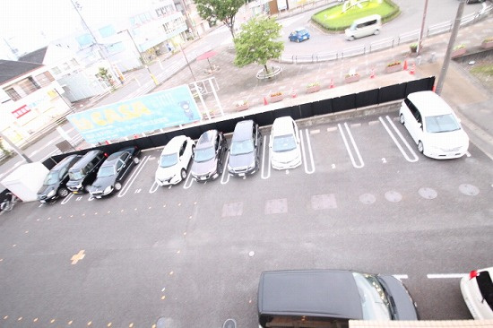 メトロ扶桑の駐車場|駐車場があるので、車を買う予定の方も安心です