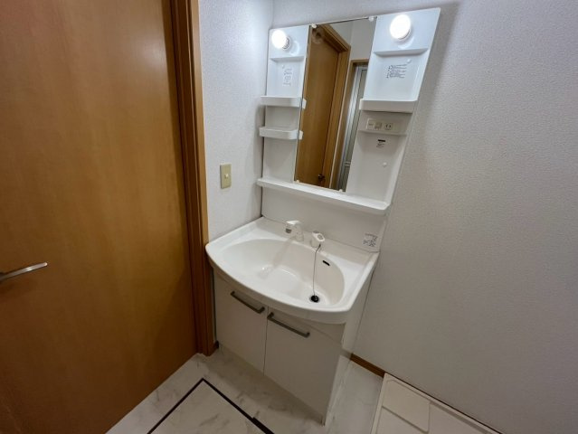 Casa　滝ノ水の洗面所|明るい洗面所です
