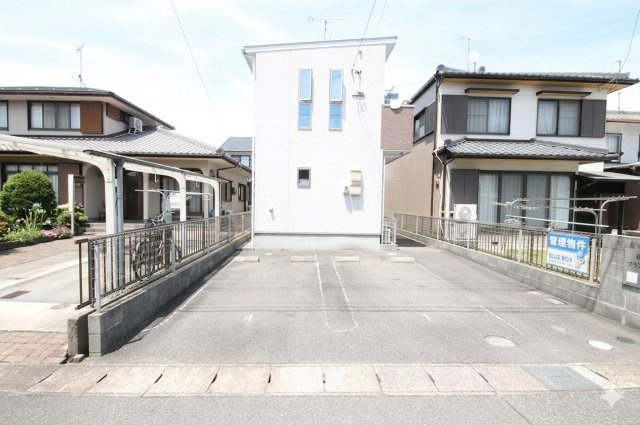 ブラン上吉田の駐車場|駐車場があるので、車を買う予定の方も安心です