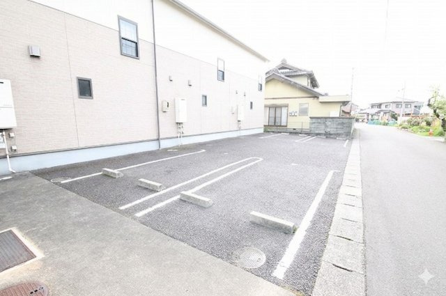 モンテノ－メの駐車場|車をお持ちの方に嬉しい駐車場付きの物件です