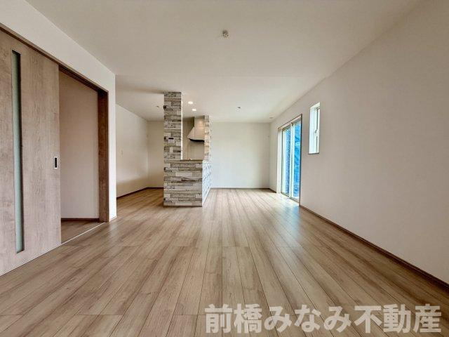 【新築】前橋市南町2丁目　限定１棟　ハートフルタウン　新築建売の居間・リビング|使いやすい居間です