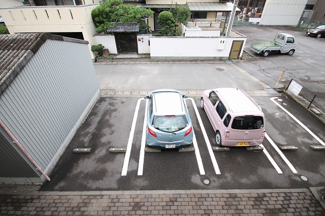 セレノ・あいかの駐車場|駐車場があるので、車を買う予定の方も安心です