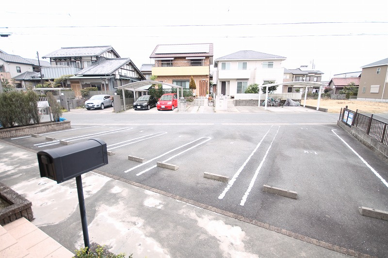 プラッサムコート佐古木の駐車場|カースペースがあります