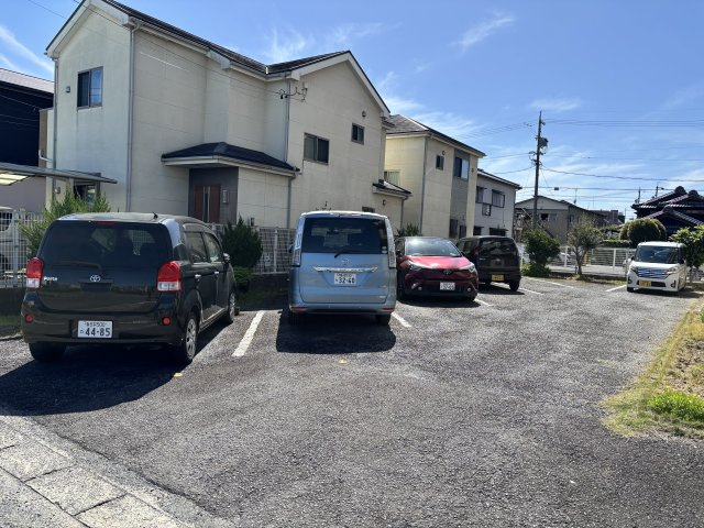 アーバンドエル柏原の駐車場|駐車場です
