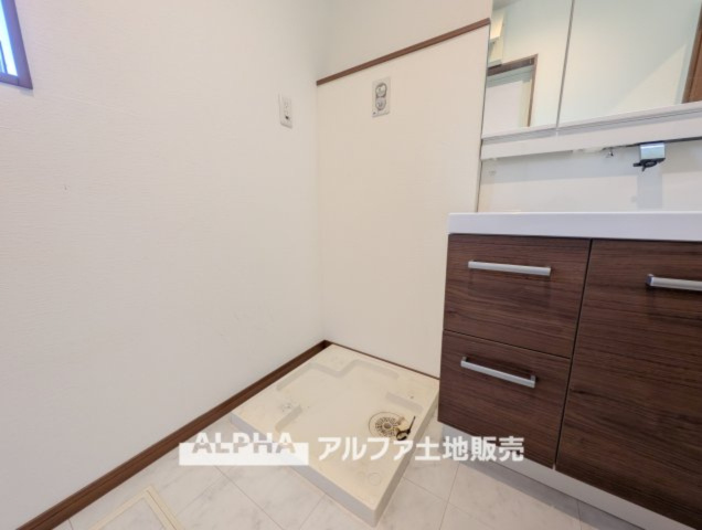 ~武蔵村山大南3丁目~Remodeled Homeのランドリースペース|【Laundry space】
◆ランドリースペース◆広々した空間で雨の日でも十分に洗濯物を乾かすことが出来ます。バスルームには浴室換気乾燥機も付いているので重宝しますね。