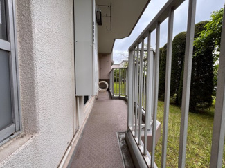 【バルコニー】 | 検見川ハイツ | 晴れた日には明るい陽光と、清々しい風が優しく通り抜けるポジションに設置！
