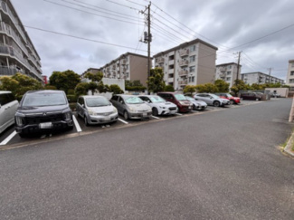 【駐車場】 | 検見川ハイツ | 敷地内に駐車スペースあり。日々の移動もスムーズです！