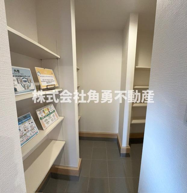 厚木市下川入01期　新築一戸建て　2号棟の玄関|《施工例》シューズインクローゼット