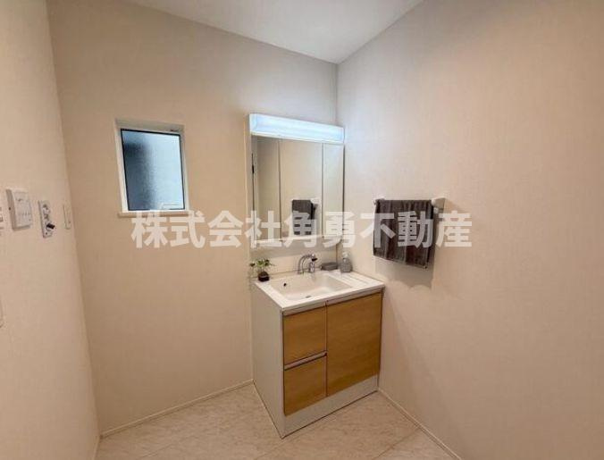 厚木市下川入01期　新築一戸建て　2号棟の内観：施工例|《施工例》洗面化粧台