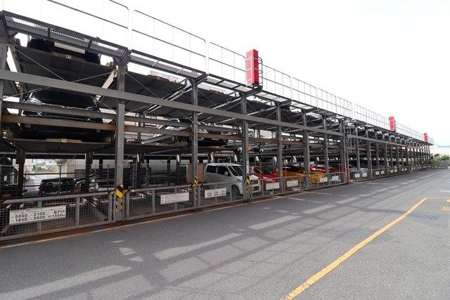 アーバンビュー緑町公園ツインタワーの駐車場