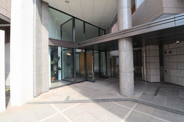 アーバンビュー緑町公園ツインタワーのエントランス
