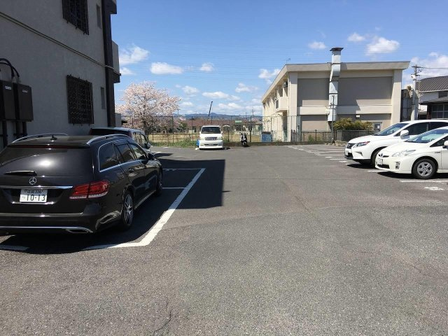 【駐車場】 | カルフールⅠ | 駐車場に車を止められます