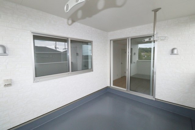 郡山市田村町東山１丁目第1　　　１号棟　　　守山小学校、守山中学区のバルコニー