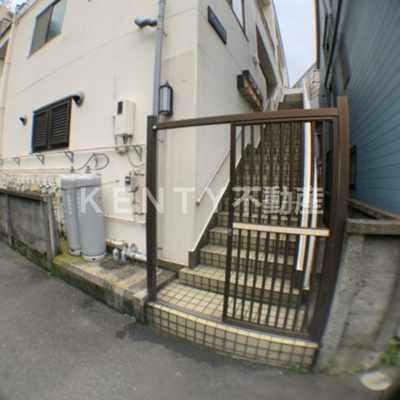 【エントランス】 | ＲＯＵＮＤ，Ｃ | 清潔なエントランスです