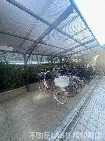 スカイハイム大喜の駐車場