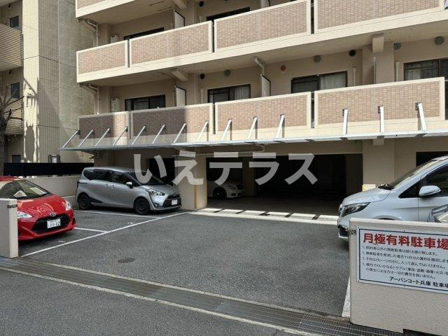 サンクラッソ湊川公園駅前の駐車場