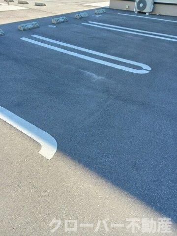 ルシェッロＢの駐車場