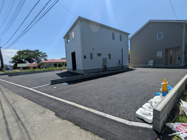 高萩市高萩　第2　新築戸建て　1号棟の前面道路含む現地写真|写真だけでは伝わらない快適さを、ぜひ現地で体感しませんか？
即日見学可能です！平日のご案内も可能です♪
お気軽にお問合せまたはお電話ください！
0297-86-8370まで【リアライズ不動産】