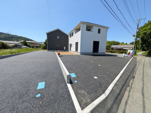 高萩市高萩　第2　新築戸建て　2号棟の前面道路含む現地写真|写真だけでは伝わらない快適さを、ぜひ現地で体感しませんか？
即日見学可能です！平日のご案内も可能です♪
お気軽にお問合せまたはお電話ください！
0297-86-8370まで【リアライズ不動産】