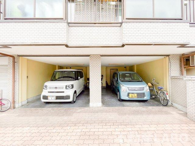 尚栄ドムスの駐車場