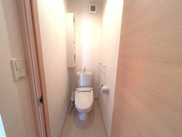 【トイレ】 | メゾン・ド・オーブⅢ | 落ち着いた色調のトイレです