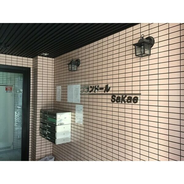 プランドールSakaeのエントランス