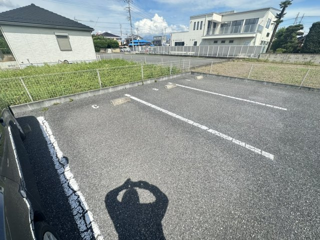 エスターテの駐車場