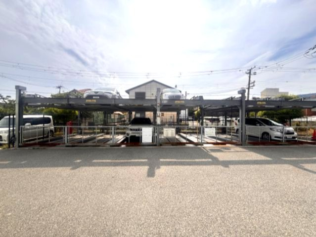 サニープレイス西芦屋　２号館の駐車場