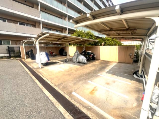 サニープレイス西芦屋　２号館の駐車場