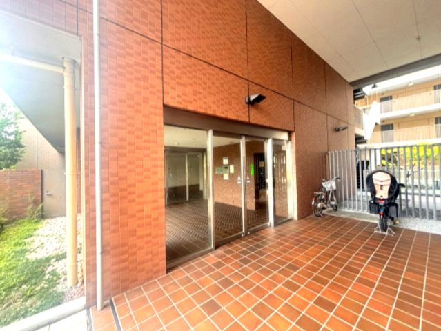 サニープレイス西芦屋　２号館のエントランス