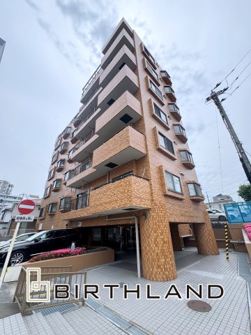 想定年間賃料　98.4万　想定利回り　11.57％　SRCの外観