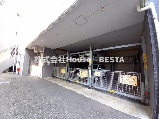 プレサンス神戸ティアラの駐車場