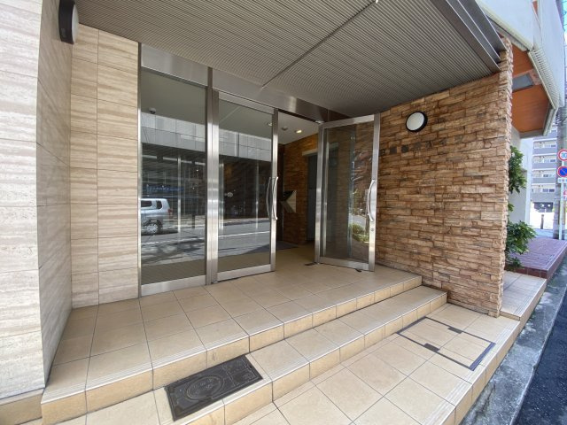 日興桜川ハイツのエントランス