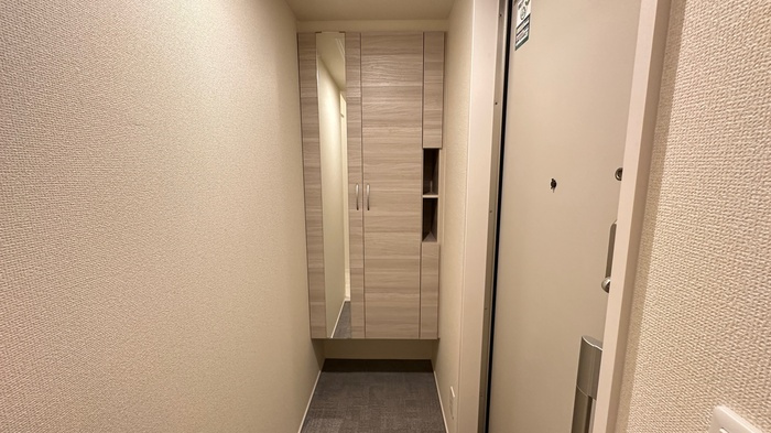 ルヴィータ栄生の玄関
